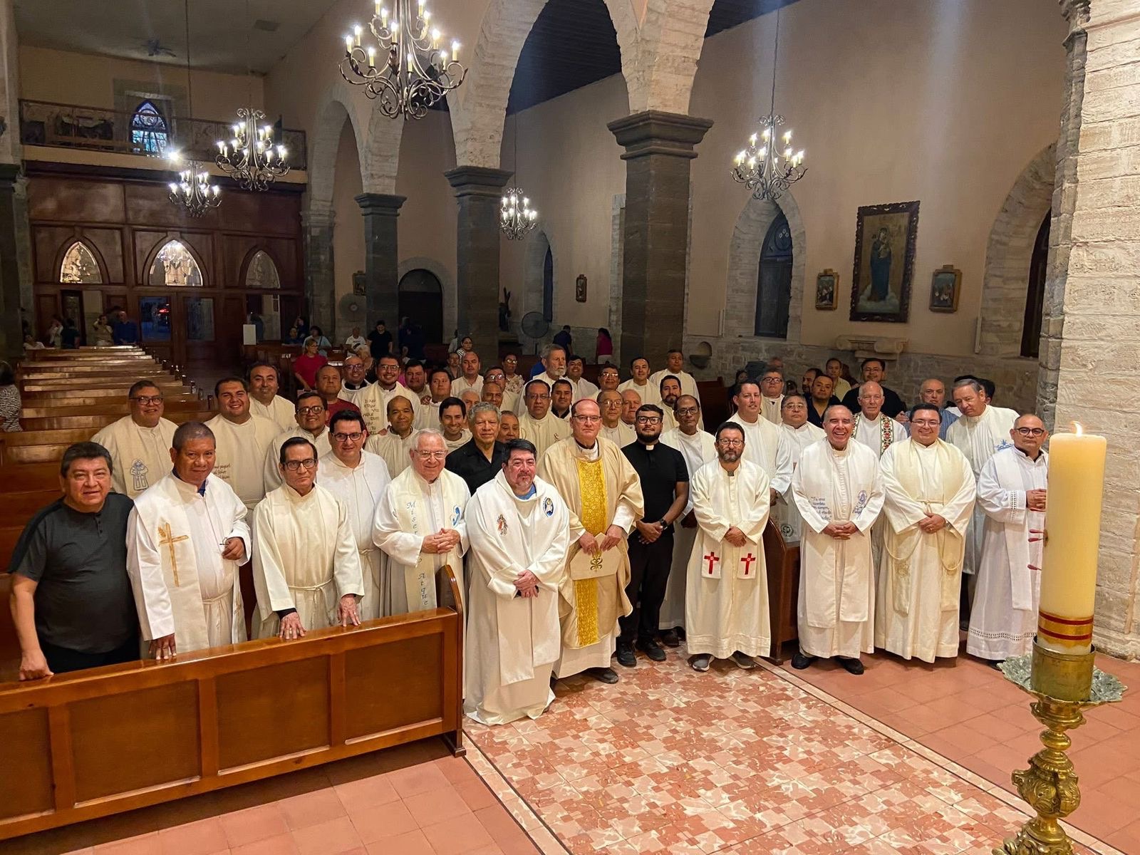 Pide Hilario un papa de oración y esperanza