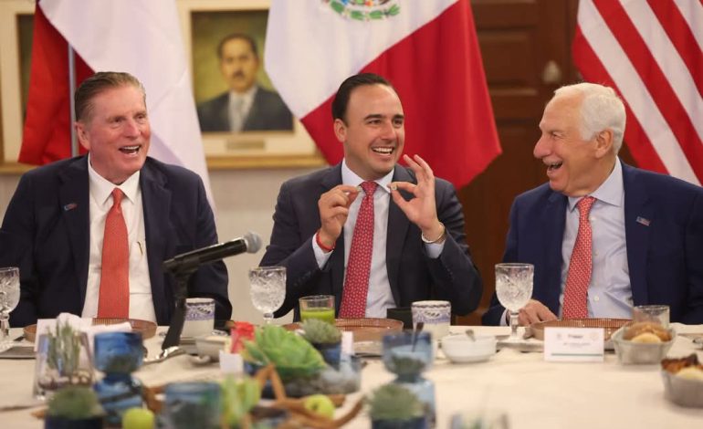 Se reúne Manolo con empresarios de Texas en Palacio de Gobierno