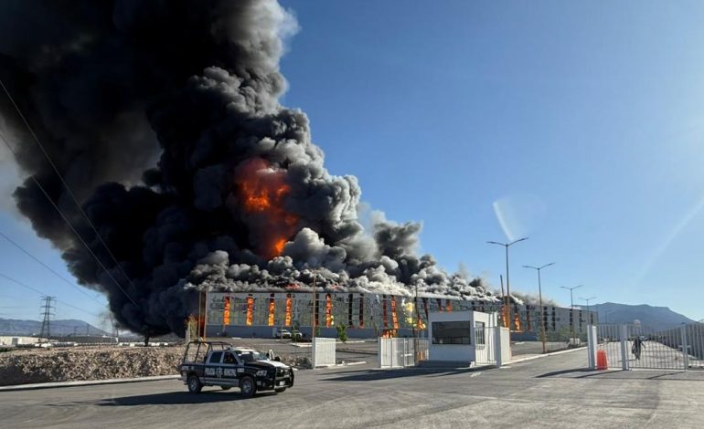 Evacuan a 200 personas por incendio en planta Daimay en Ramos Arizpe