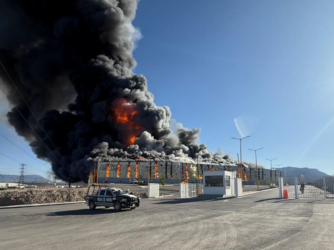 Evacuan a 200 personas por incendio en planta Daimay en Ramos Arizpe
