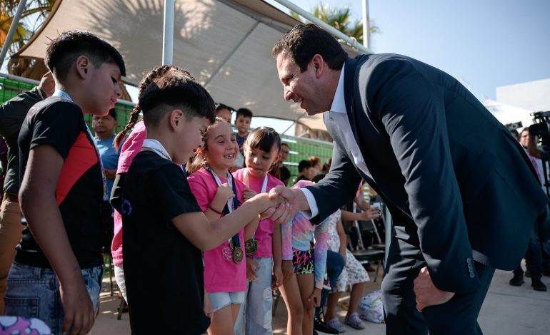 Acerca Javier Díaz el deporte a las colonias: arranca cursos en Centros Acuáticos