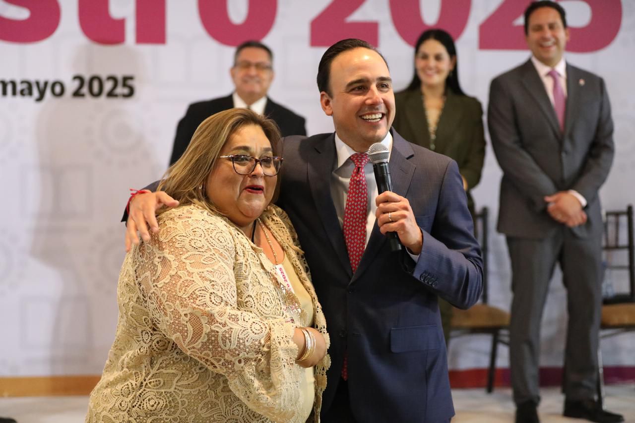 Coahuila es grande porque tiene a los mejores maestros de México: Manolo