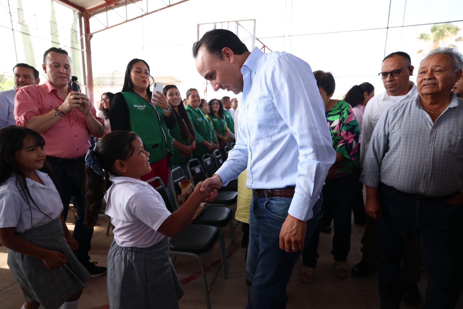 Arranca Manolo proyecto de internet en escuelas rurales