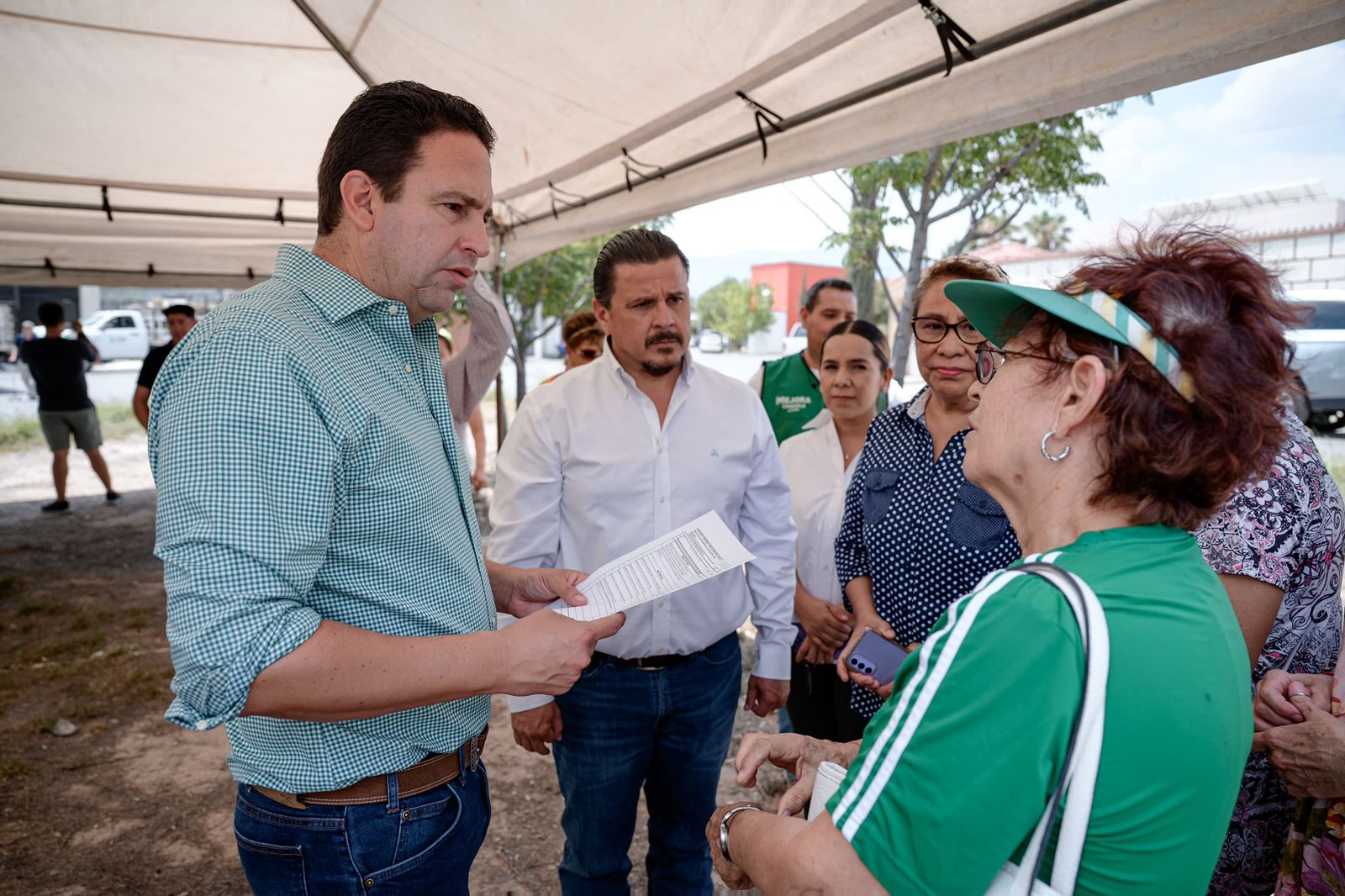 Supervisan cuadrillas de “Aquí Andamos” en colonia Magisterio