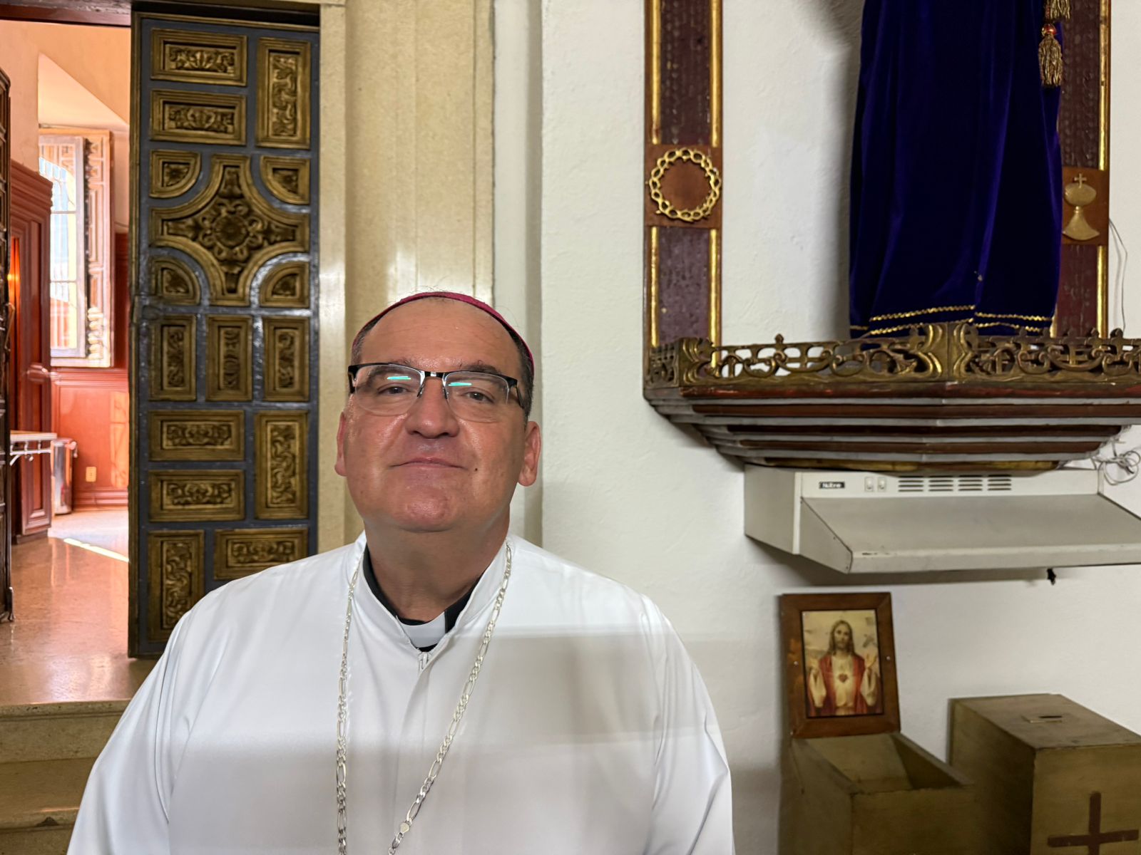 Clama obispo por paz mundial