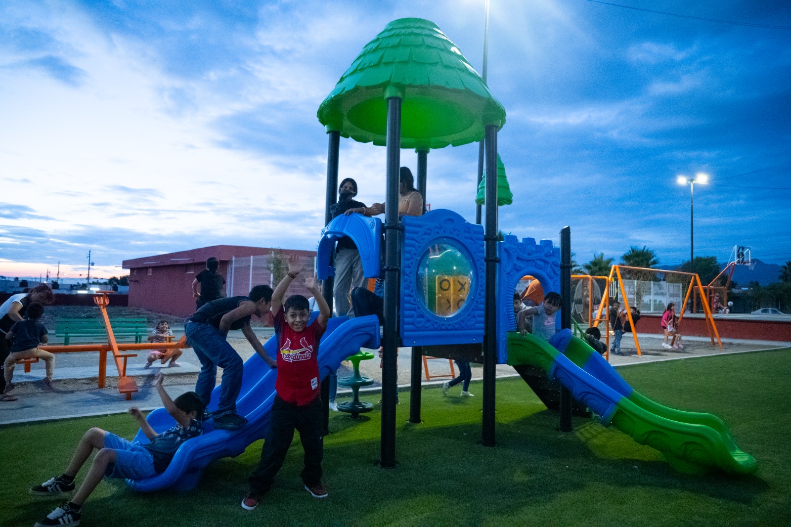 Cientos de familias disfrutan de la plaza Mirasierra Spurs: Javier Díaz