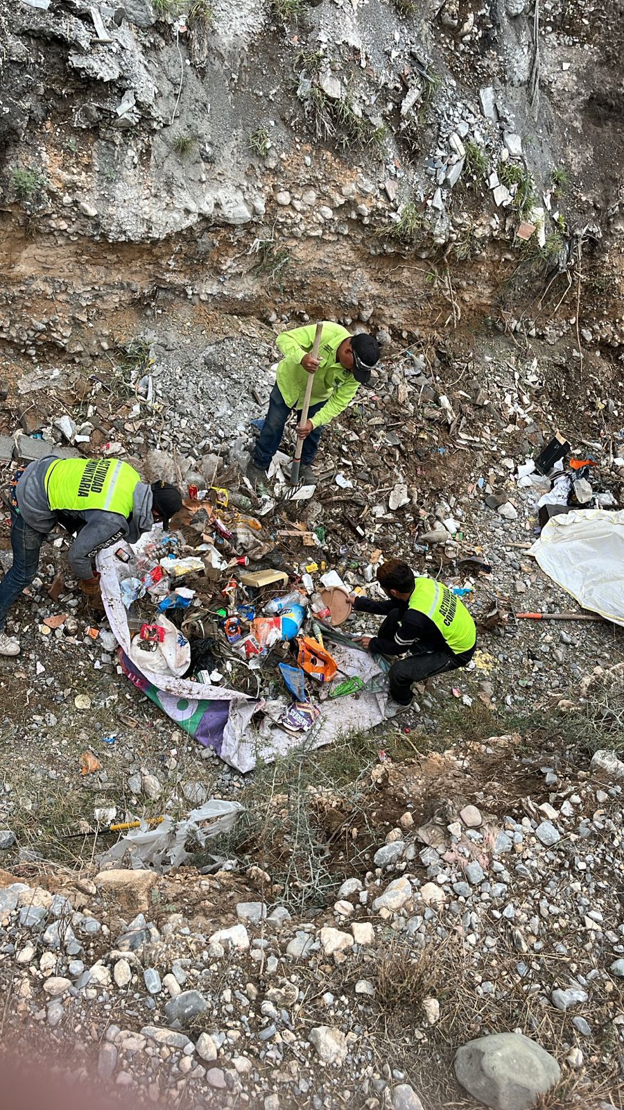 Basura inunda arroyos de Saltillo