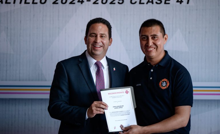Javier Díaz reconoce labor de bomberos de Saltillo