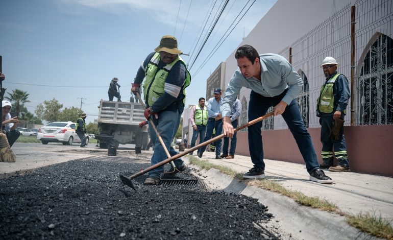 Refuerza Javier Díaz labores de bacheo en todo Saltillo