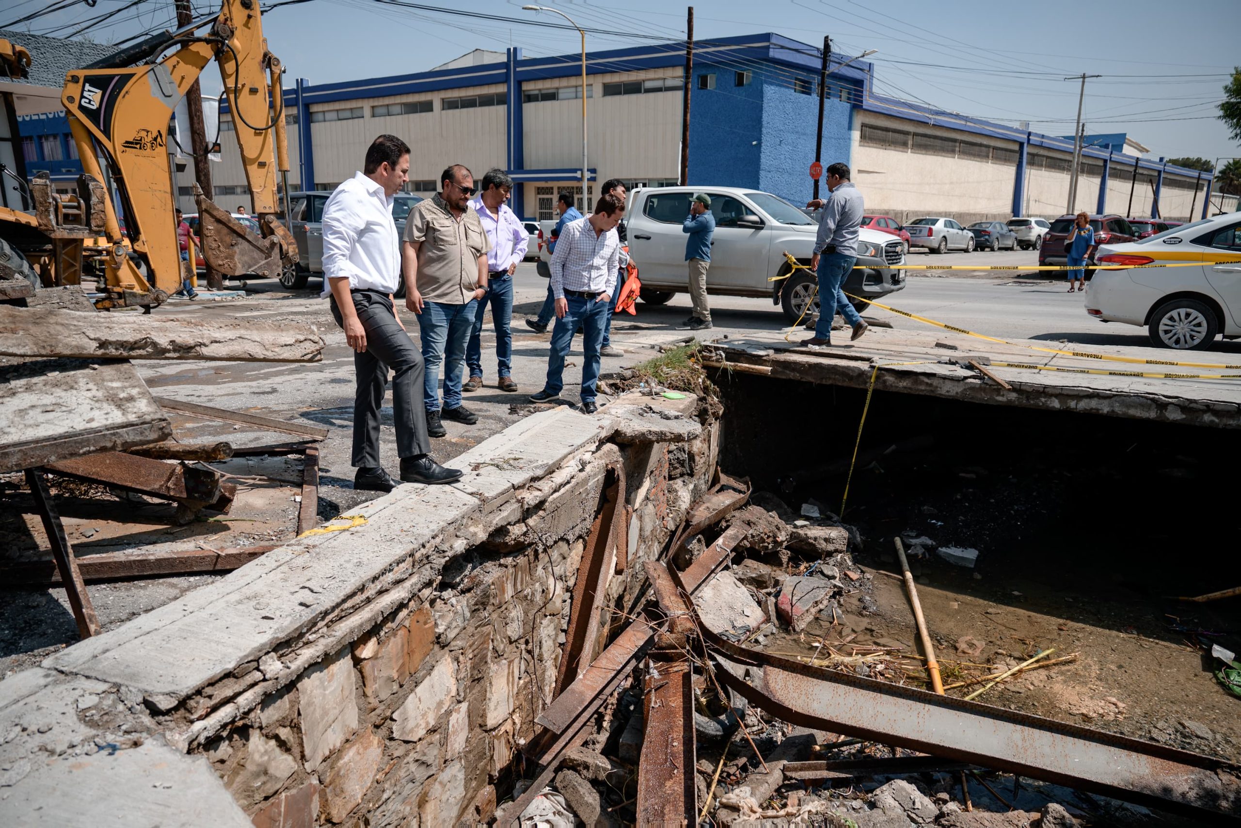 Supervisa Javier Díaz trabajos de remoción de escombros y rehabilitación de calles