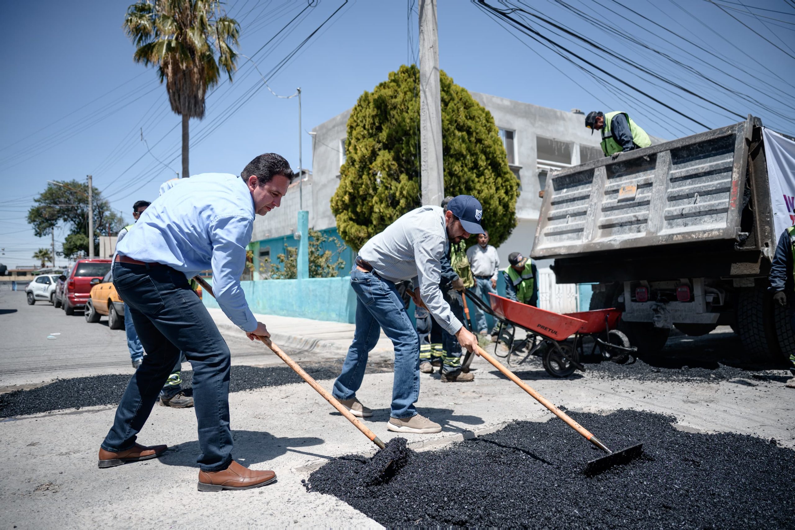 Siguen en Saltillo labores de bacheo: Javier Díaz