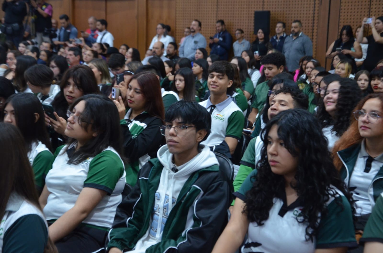 Cobac, con menor deserción del país