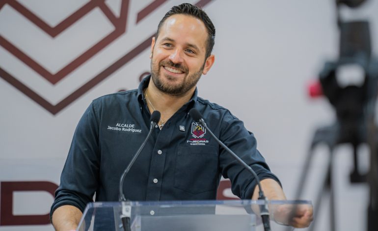 “Me das risa”, responde Jacobo a regidor