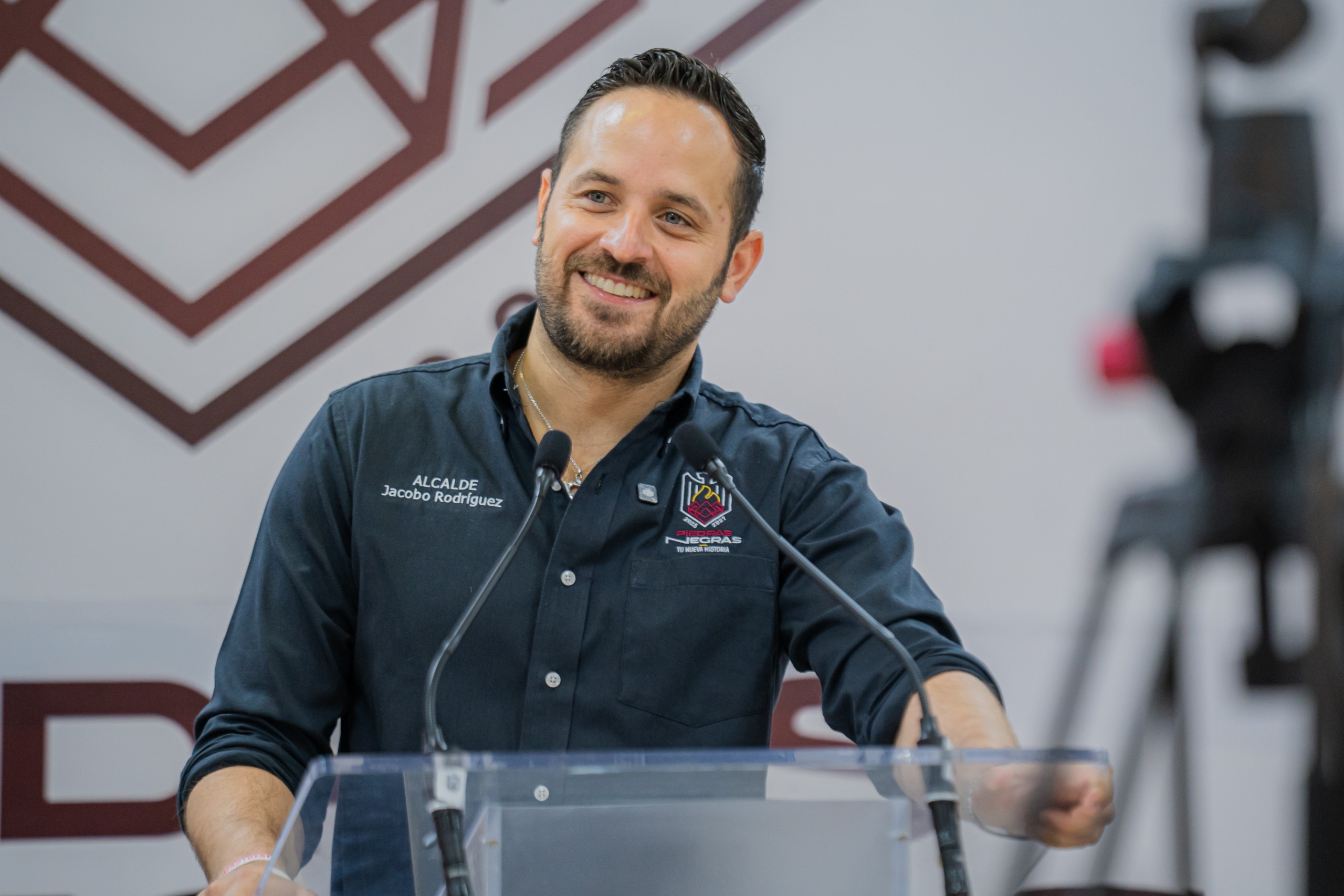 “Me das risa”, responde Jacobo a regidor