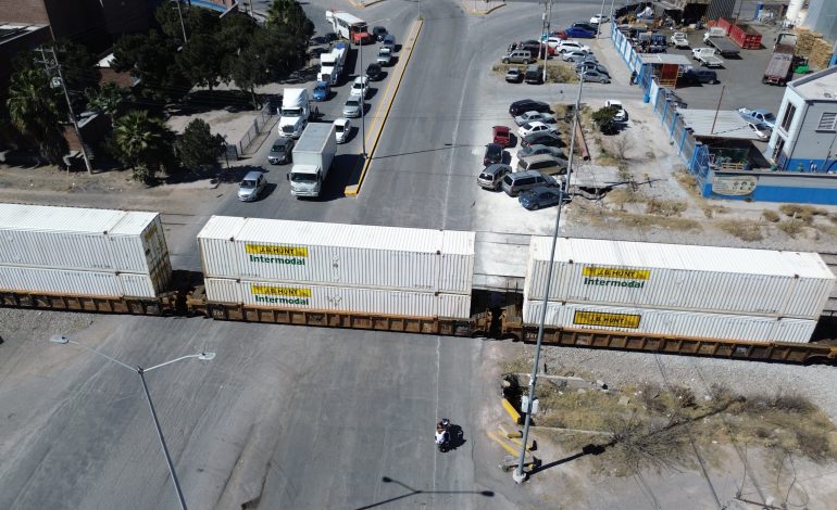 Por tren suburbano, puentes y pasos a desnivel en Saltillo