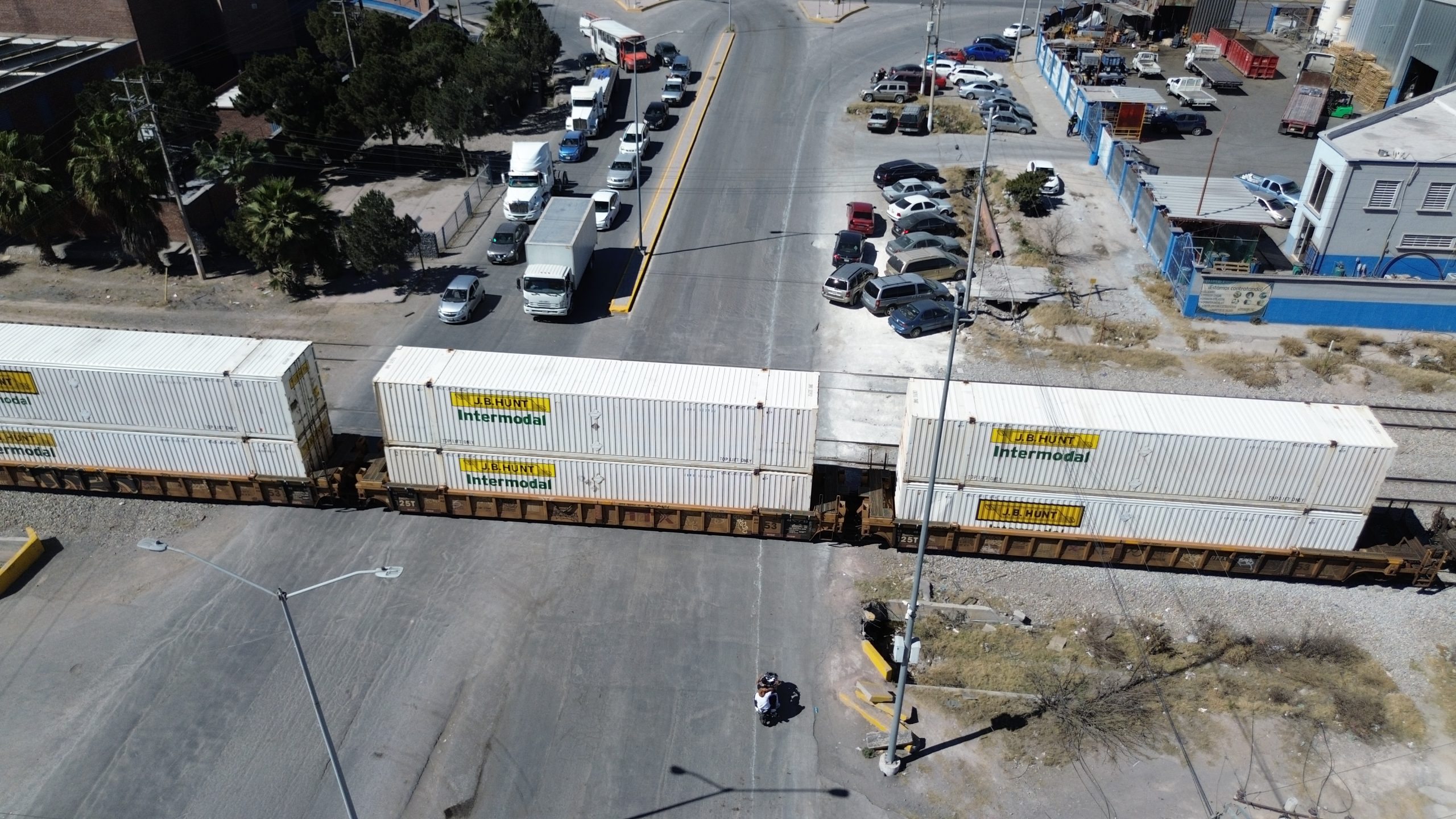 Por tren suburbano, puentes y pasos a desnivel en Saltillo