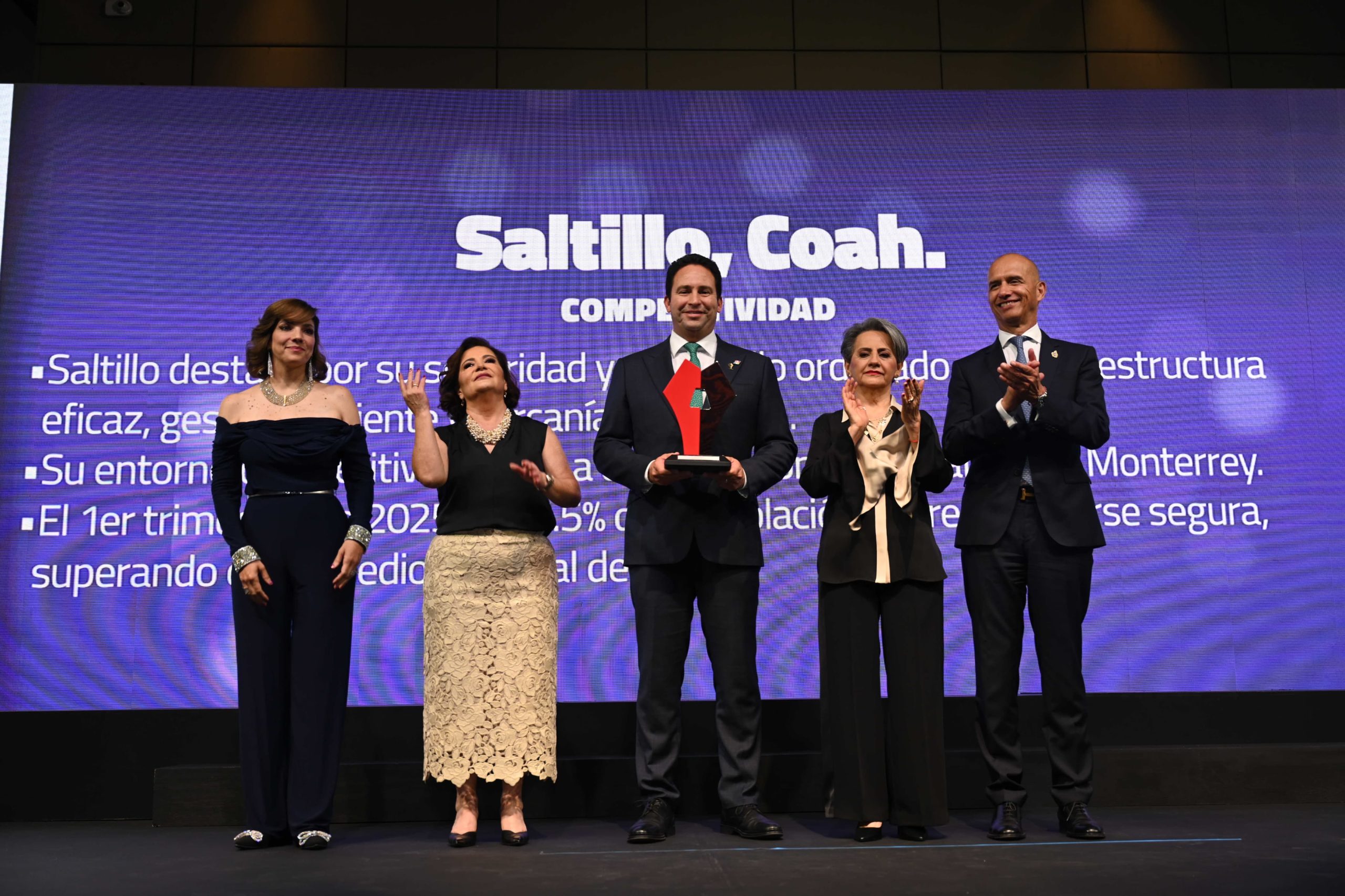 Premian a Saltillo por ser líder en competitividad