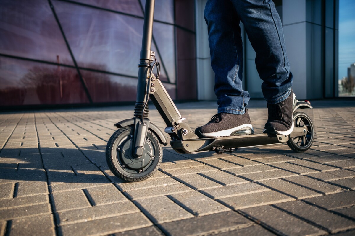 Parras regulará scooters por riesgos a peatones