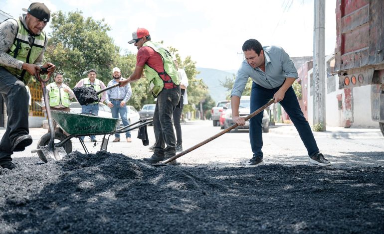 Saltillo refuerza labores de bacheo con la compra de camiones y equipo