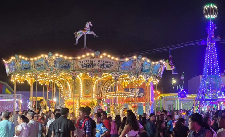 Saldo blanco en la Feria de la Uva en Parras
