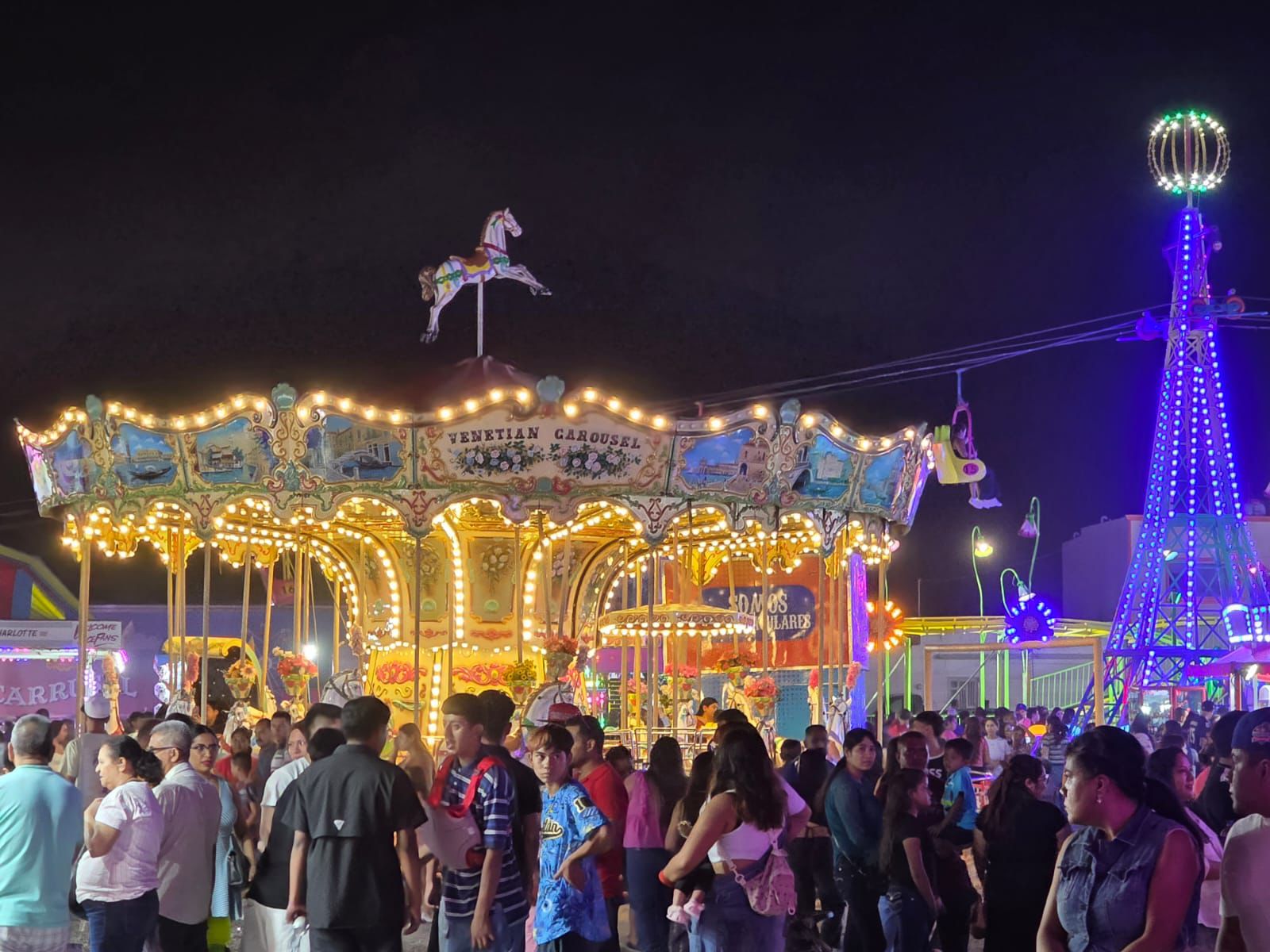 Saldo blanco en la Feria de la Uva en Parras