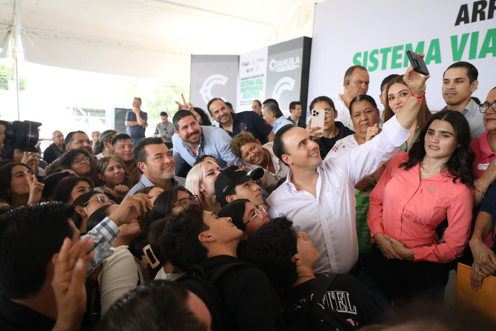 Seguimos construyendo grandes obras en Coahuila: Manolo