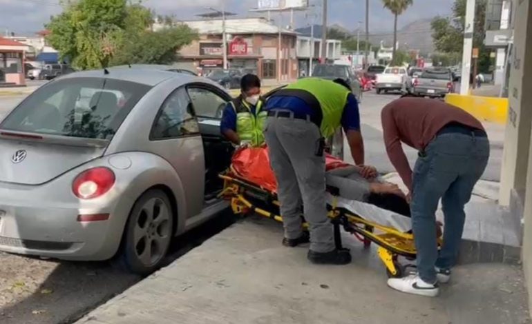 Mujer da a luz dentro de su auto en centro de Saltillo