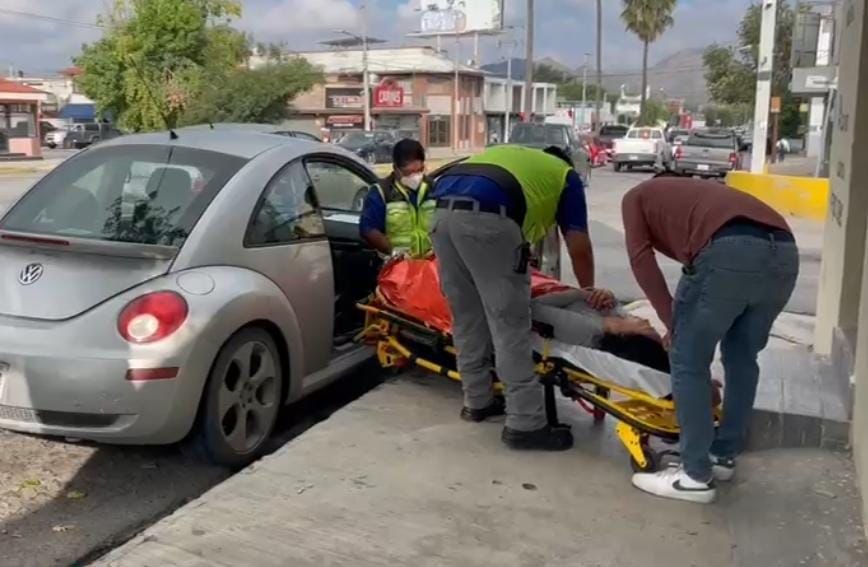 Mujer da a luz dentro de su auto en centro de Saltillo
