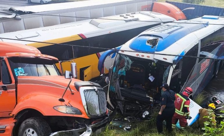 Hospitalizan a 64 peregrinos laguneros tras accidente