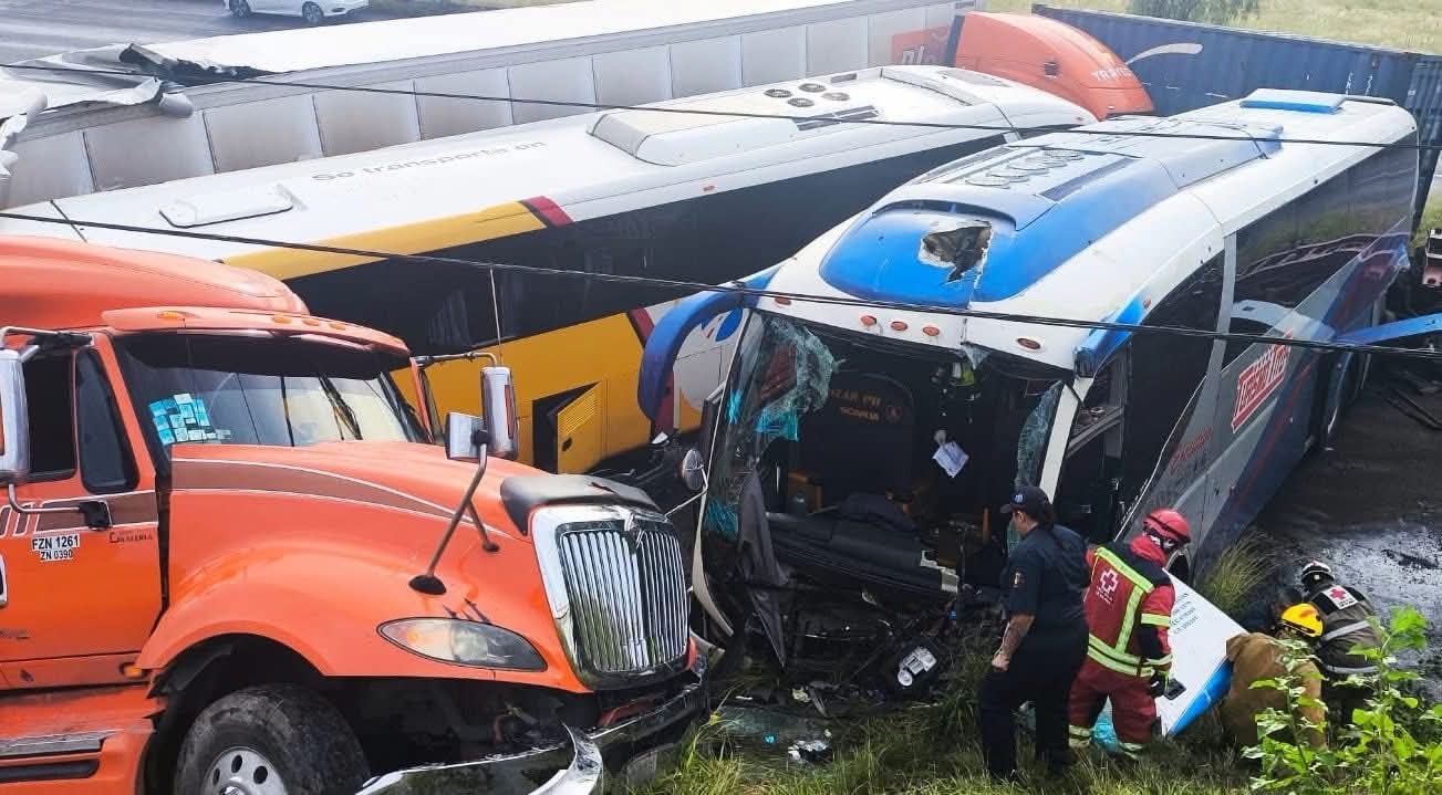 Hospitalizan a 64 peregrinos laguneros tras accidente