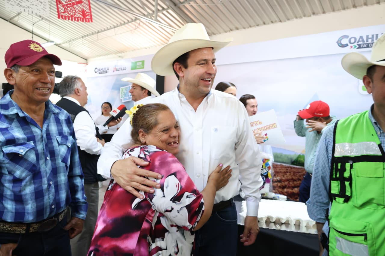 Lleva Javier Díaz más apoyos al campo saltillense