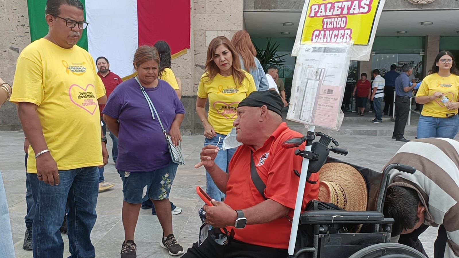 Acusa vendedor en silla de ruedas a Jacobo por solapar abusos