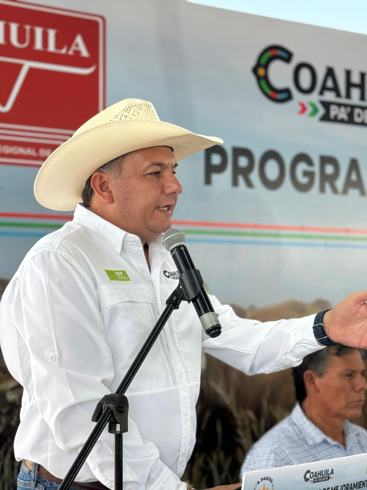 Fortalece Gobernador apoyo a los ganaderos del campo de Coahuila