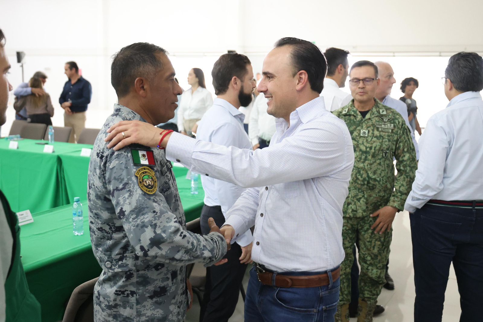 Más seguridad y obras sociales para Coahuila: Manolo