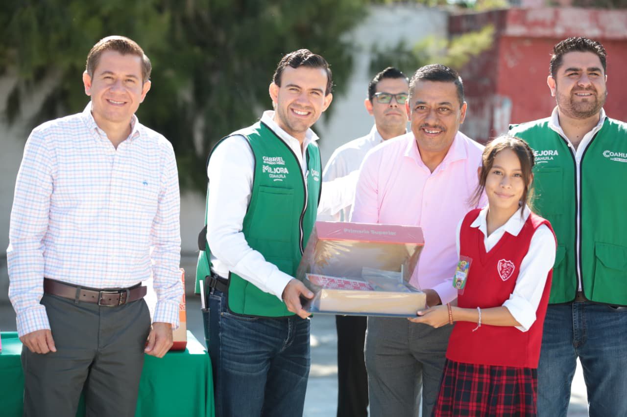 Concluye Gobierno estatal entrega de uniformes y útiles escolares en los 38 municipios