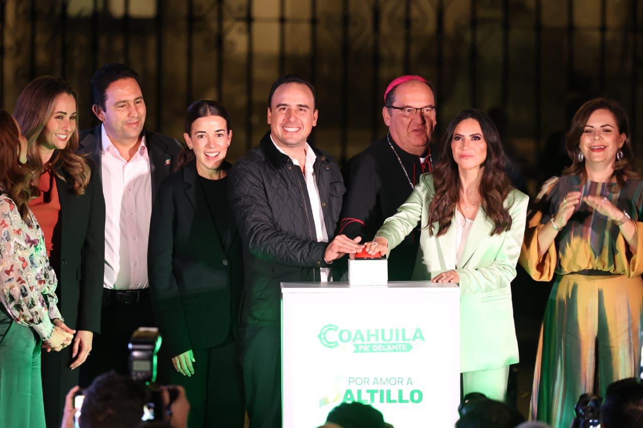 Iluminan Gobierno e IP la Catedral De Santiago Apóstol