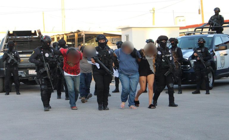 Caen agresores de policías y militares