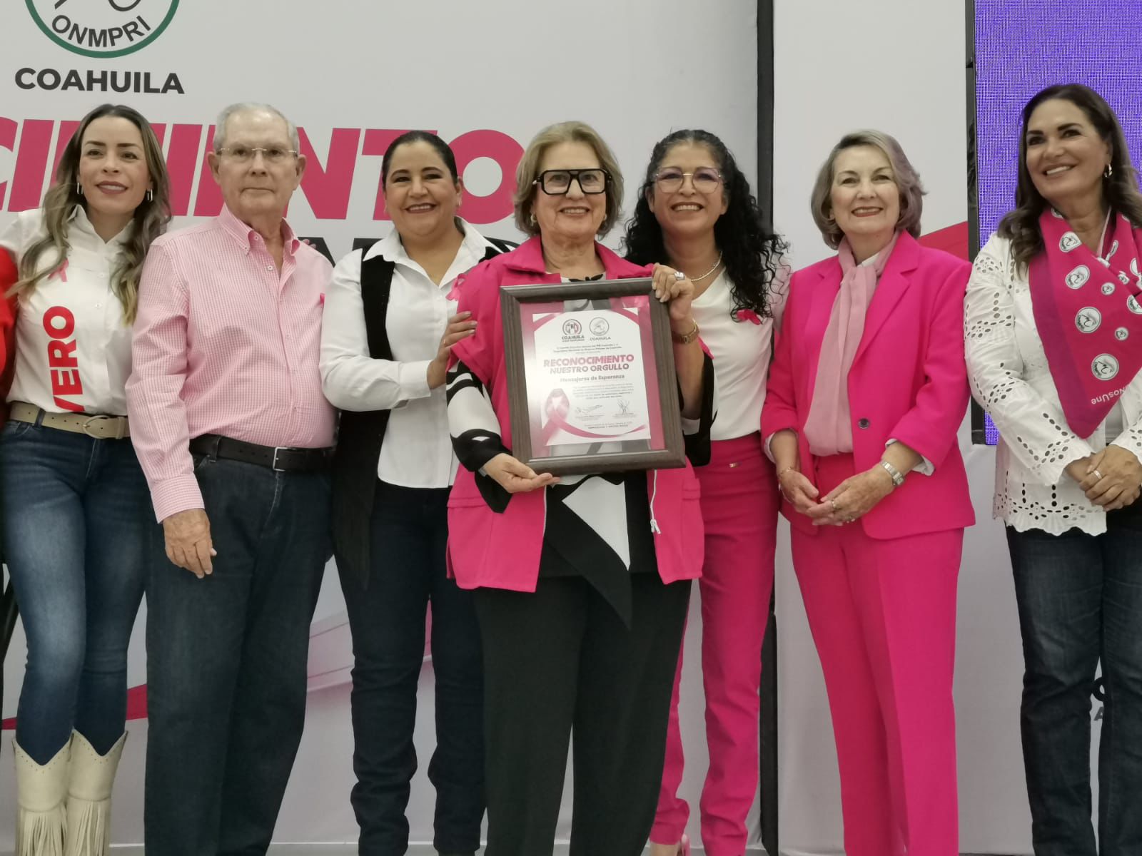 Reconoce ONMPRI a asociaciones civiles por labor vs cáncer de mama