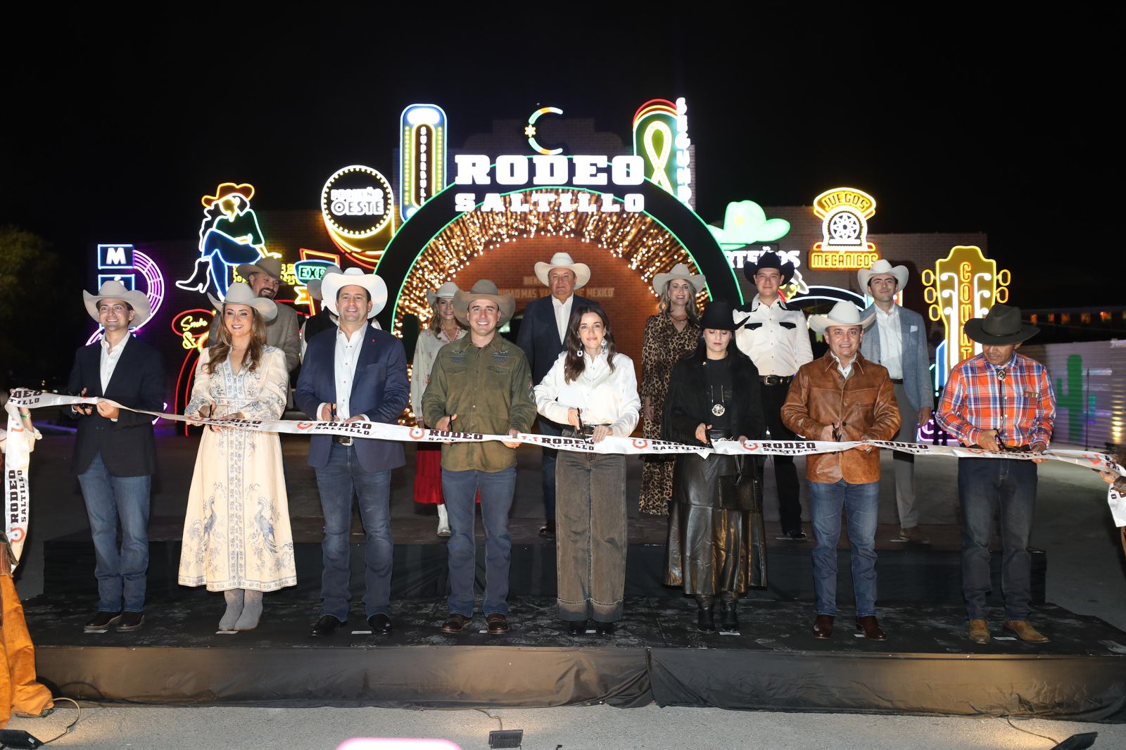 Presenta Manolo gran proyecto “Expo Coahuila”