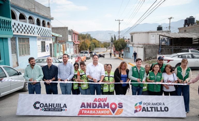 Entrega Javier Díaz recarpeteo de la Avenida del Rosal