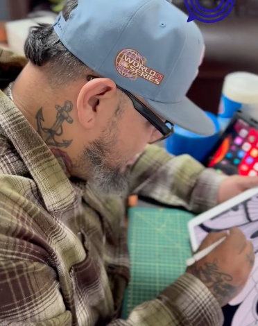 Dos décadas de oficio: “Mostro” consolida su legado en el tatuaje saltillense