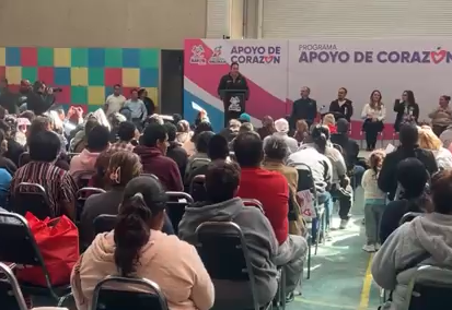 Javier Díaz entrega apoyos de corazón a familias saltillenses