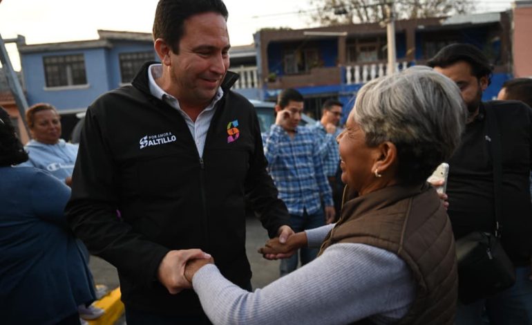 Sigue Javier Díaz rehabilitando pavimento en el poniente de Saltillo