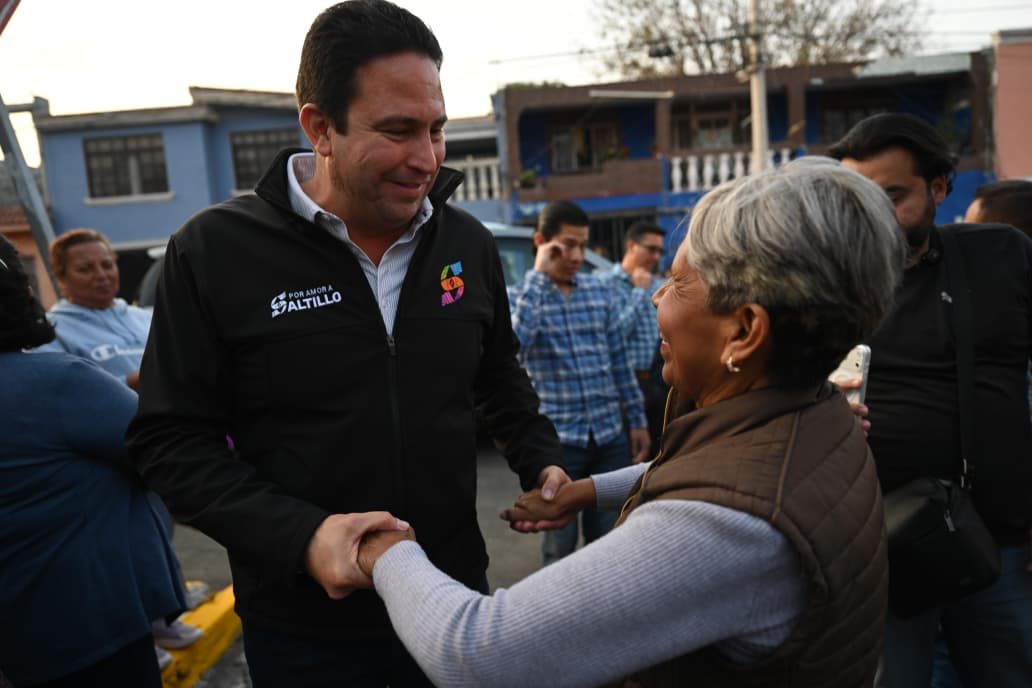Sigue Javier Díaz rehabilitando pavimento en el poniente de Saltillo