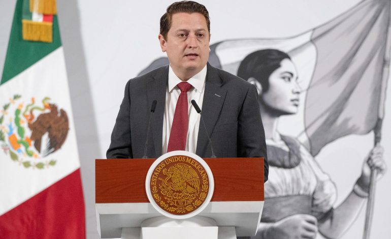 Avanza tren de pasajeros