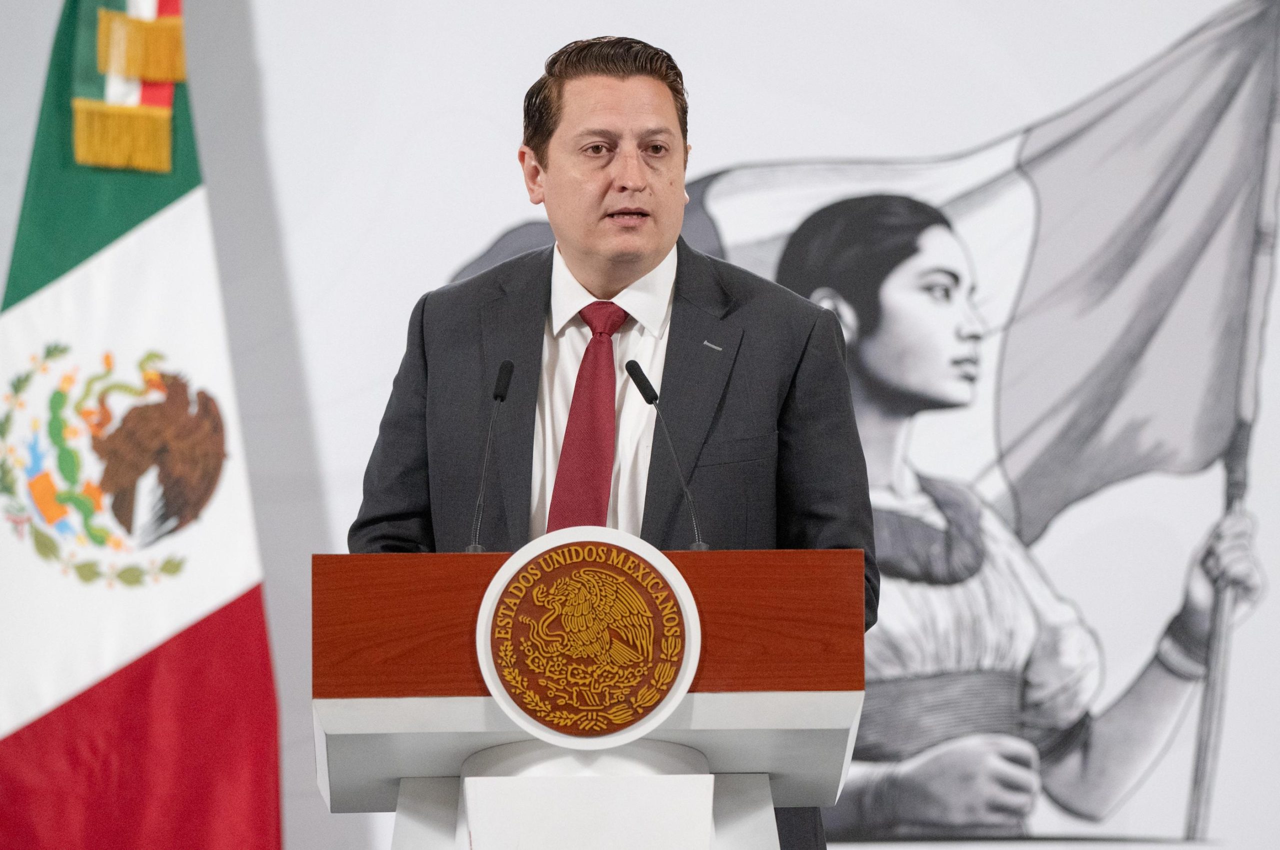 Avanza tren de pasajeros