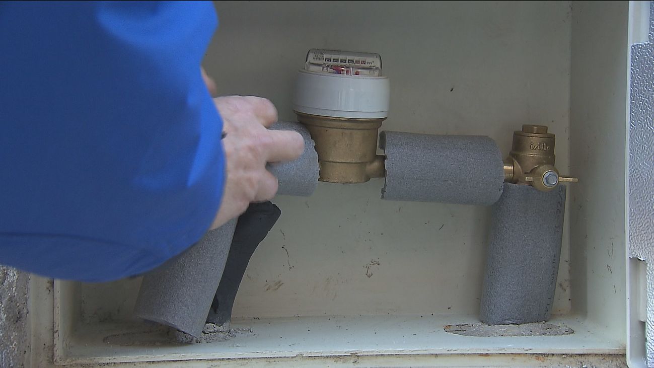 Llama Agsal a cubrir tuberías por el frío