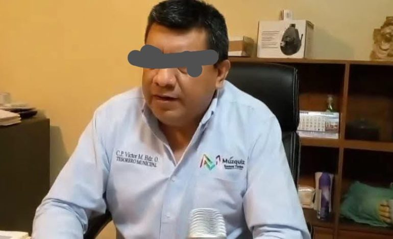 Ponen ‘brazalete’ a extesorero de Tania Flores