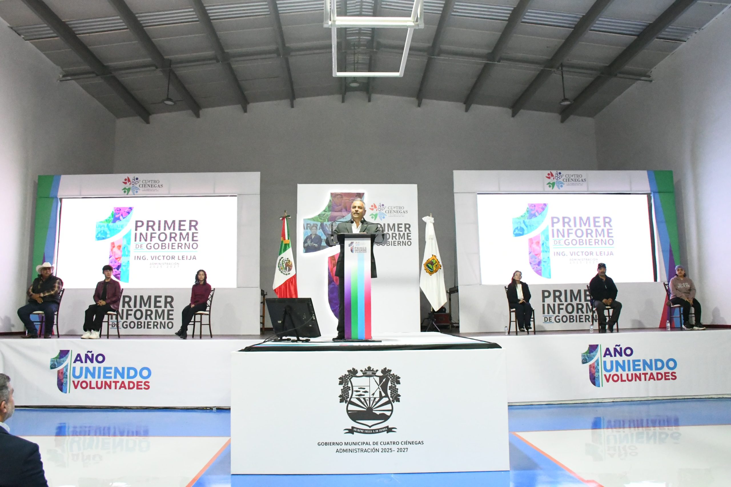 Víctor Leija presenta su primer informe de gobierno