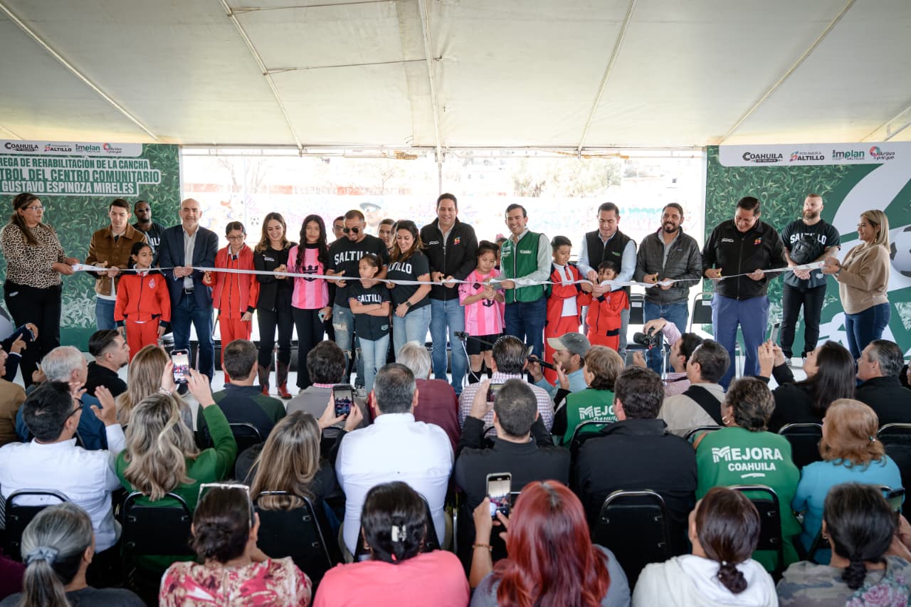 Entrega Javier Díaz rehabilitación de cancha en la Espinoza Mireles